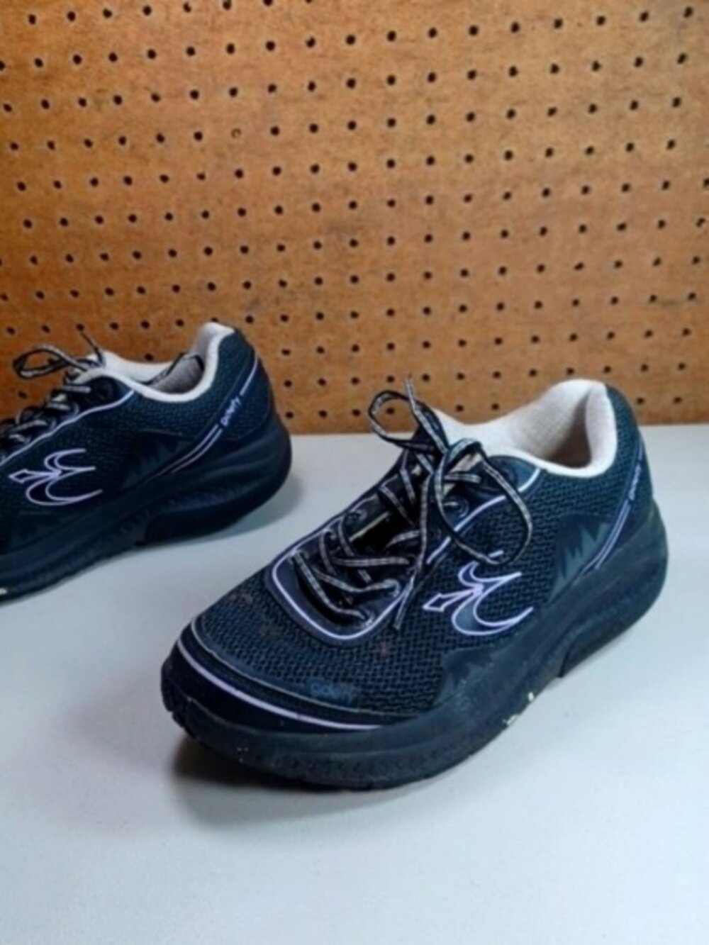 gdefy womens black an lavender Mighty Walk walking shoes 8 M